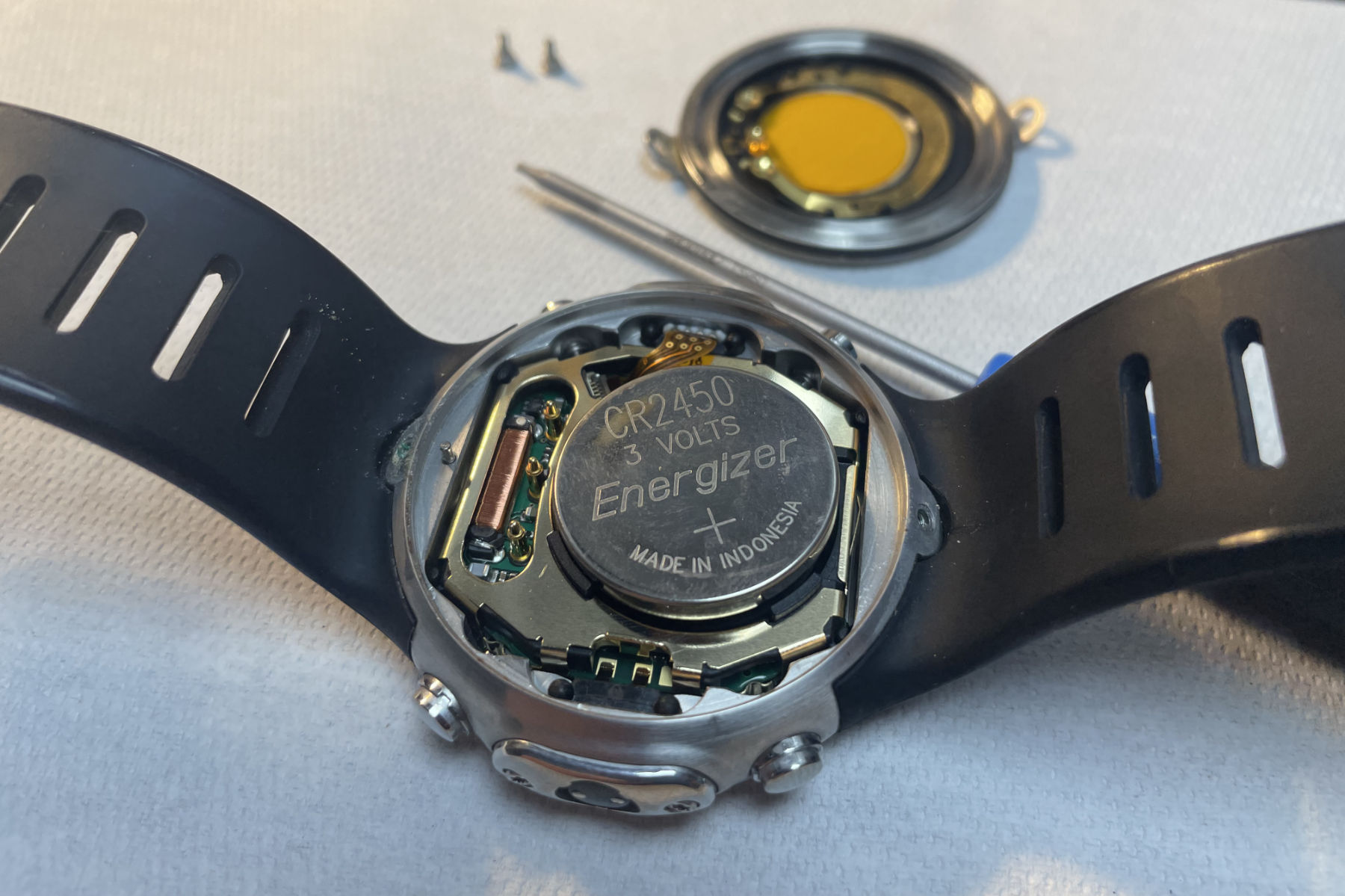 Batteriewechsel Suunto D6 und D6i Tauchcomputer