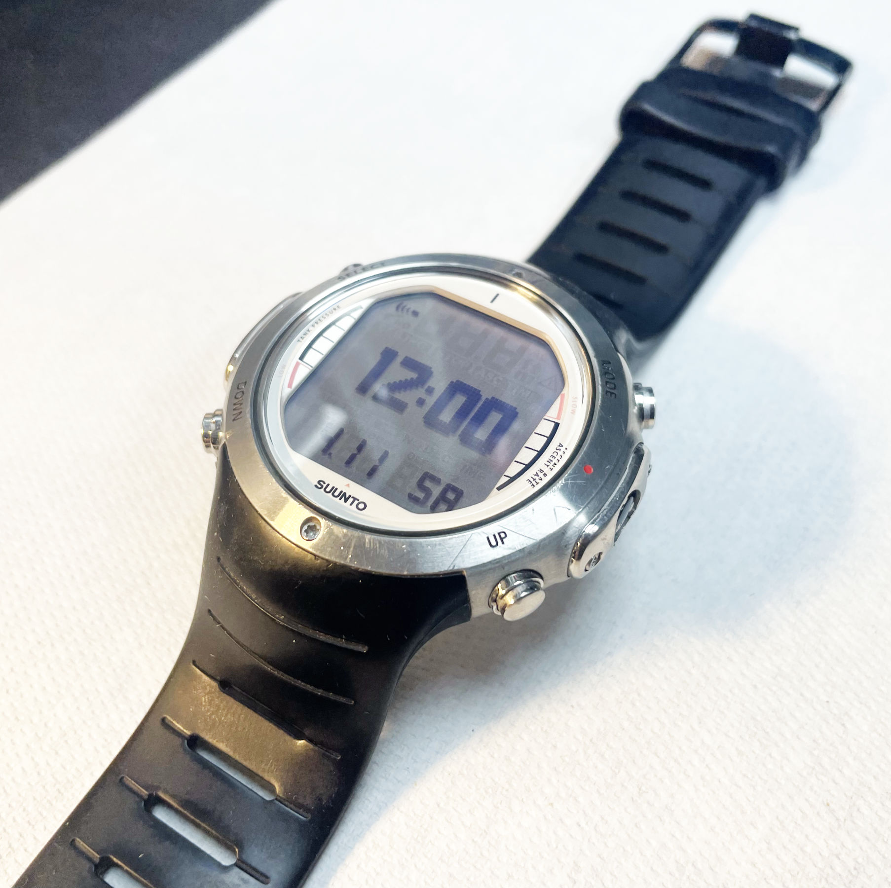 Batteriewechsel Suunto D6 und D6i Tauchcomputer